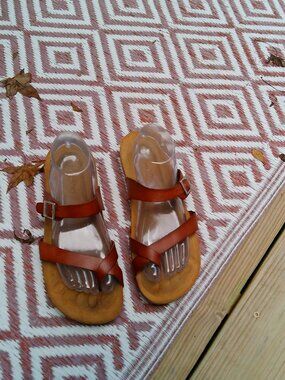 YOKONO'S LEATHER SANDALS SIZE 9.5 GOOD CONDITION